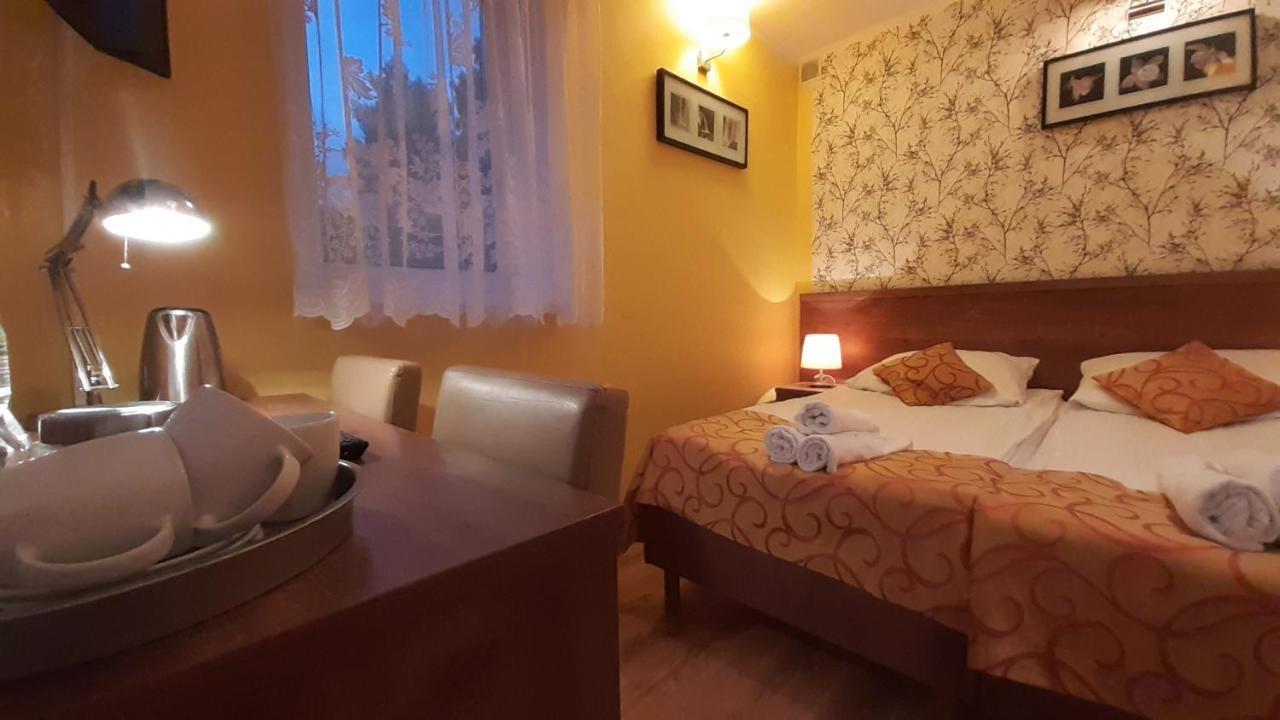 Pensjonat Zielone Wzgorze Boleslawow Stronie Slaskie Exterior photo
