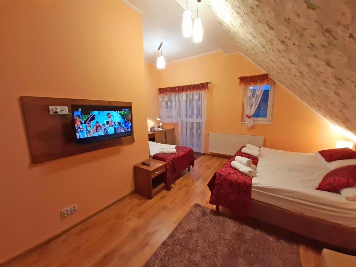Pensjonat Zielone Wzgorze Boleslawow Stronie Slaskie Exterior photo